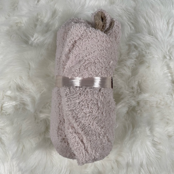 NWT - Plush Throw - Picture 4 of 5